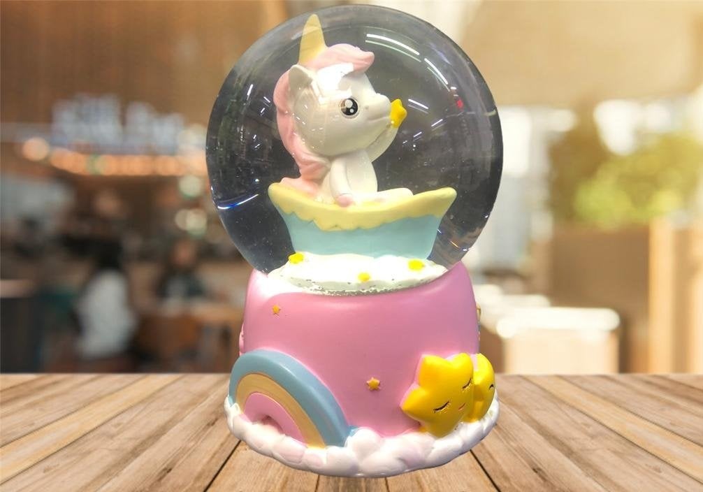 Kayık Üzerinde Unicorn Temalı Işıklı Müzikli Cam Kar Küresi