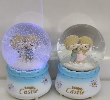 Magic Castle Sevgili Püskürtmeli Müzikli Cam Kar Küresi
