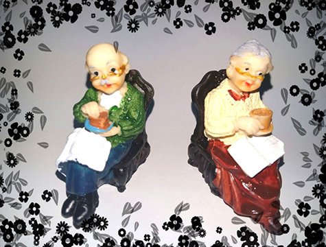 Dekoratif Sandalyede Oturan Sevimli Nine Dede Biblo (8 Adet)