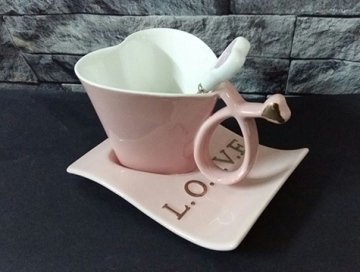 Love Kalp Temalı  Kaşıklı Altlıklı Fincan