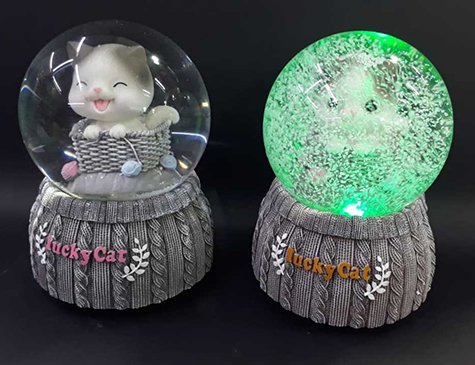 Şanslı Kedi Kar Püskürten Motorlu Dekoratif Müzikli Cam Kar Küresi