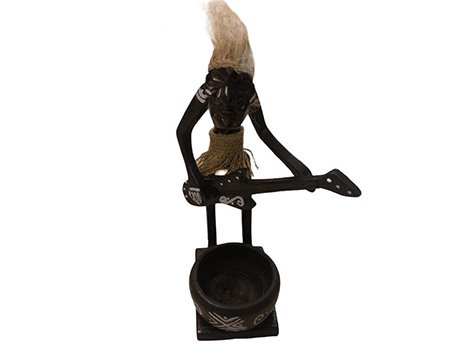Ahşap Gitar Çalan Pirimitif Tasarımlı Dekoratif Küllük
