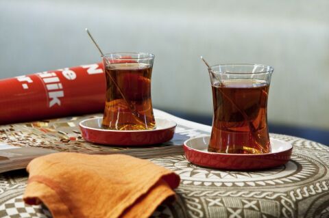 İstanbul Kahvaltı Kırmızı Çay Bardağı Seti 6 lı