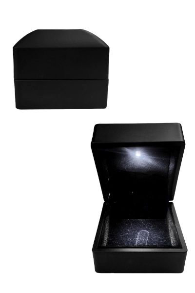 Işıklı kutuda Gümüş Rodyumlu Pırlanta Modeli zirkon Taşlı Kalp Yüzük SGTL12297RODAJ