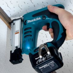 Makita BPT350RFE Akülü Çivi Çakma Makinası 14.4V 3Ah Li-ion