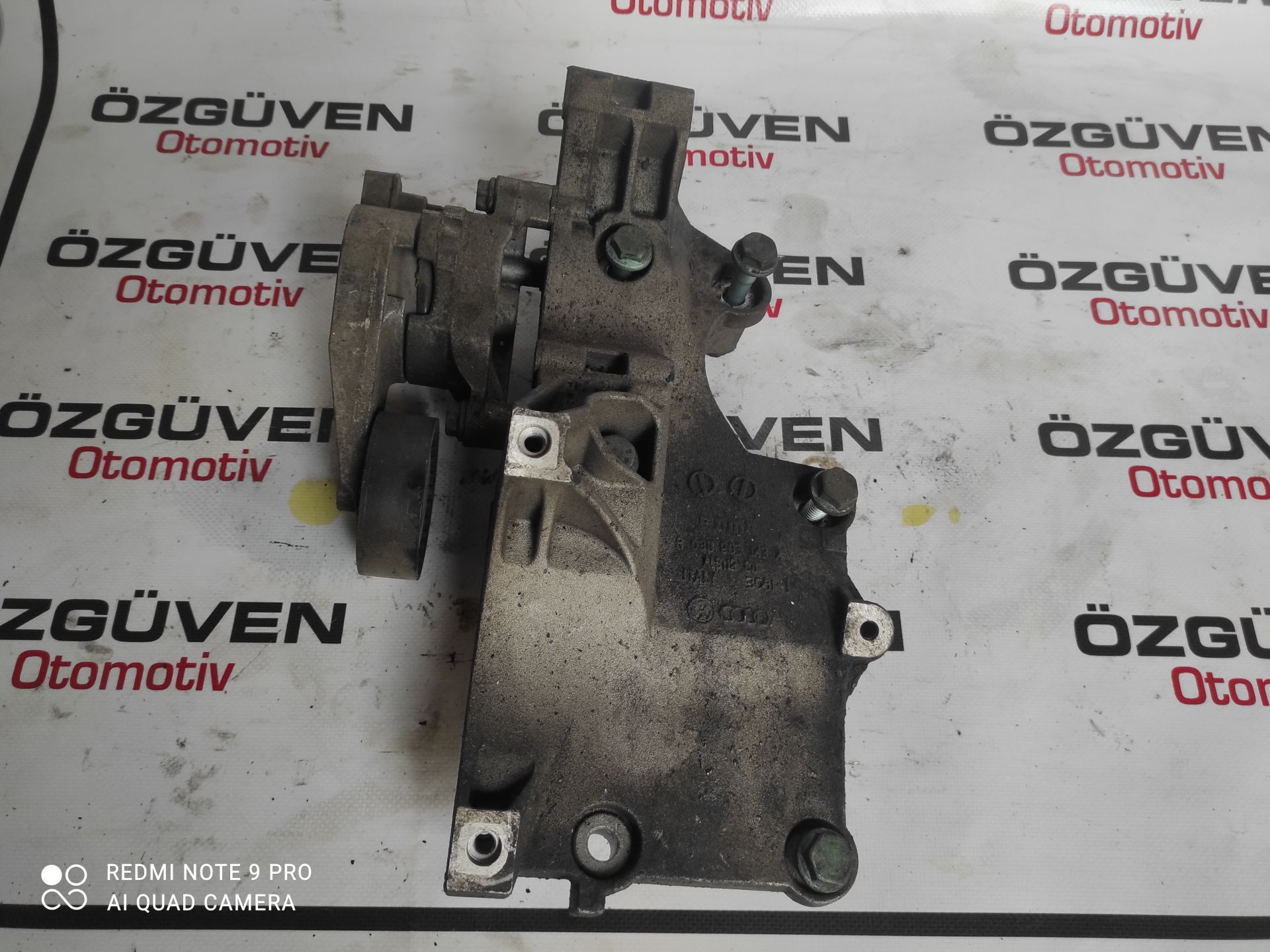 Volkswagen Passat 2.0 Bkp Şarj Dinamo Braketi