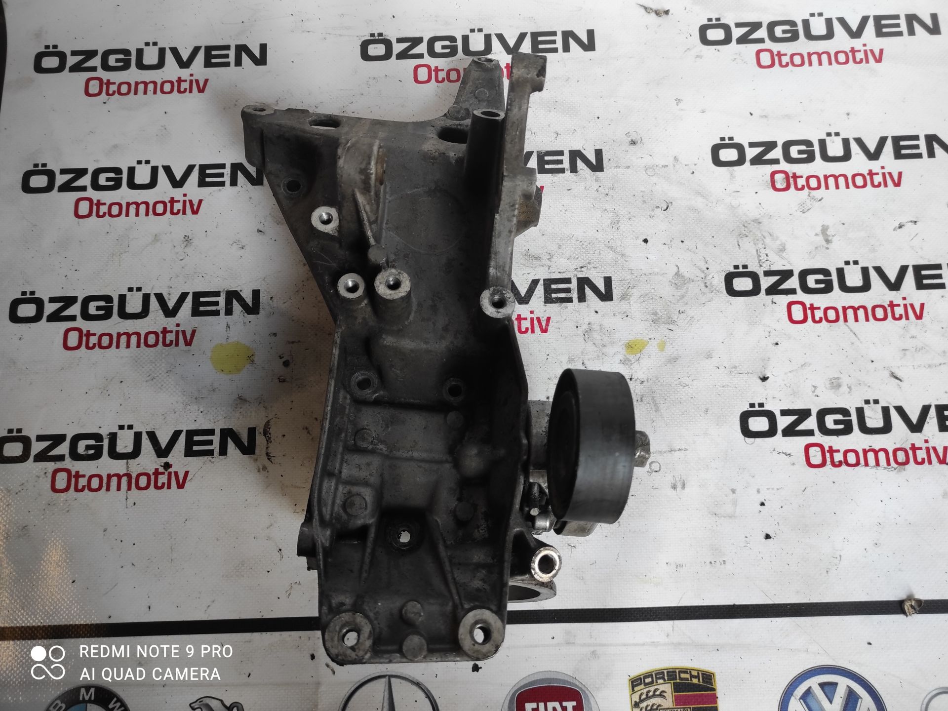 Audi A4 1.8 Tfsi Yağ Filtre Bağlantı Braketi