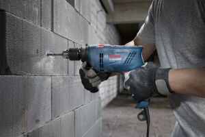 Bosch GSB 600 + 100 Parça Aksesuar Setli Darbeli Matkap