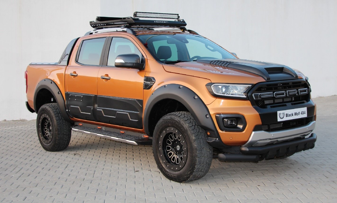 Ford Ranger T8 2019+  Çamurluk Kaplama Seti (Park Sensörlü Model )