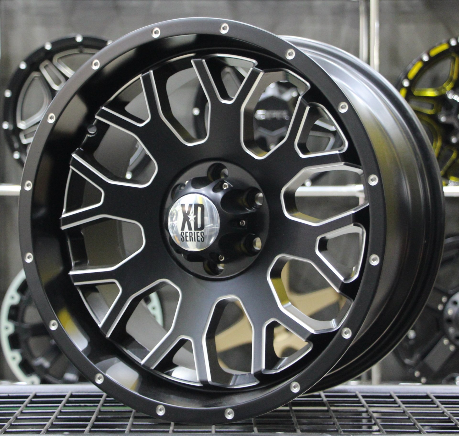 KMC XD202 18X9.0 5X120 ET+20 Matt Black / Milling White