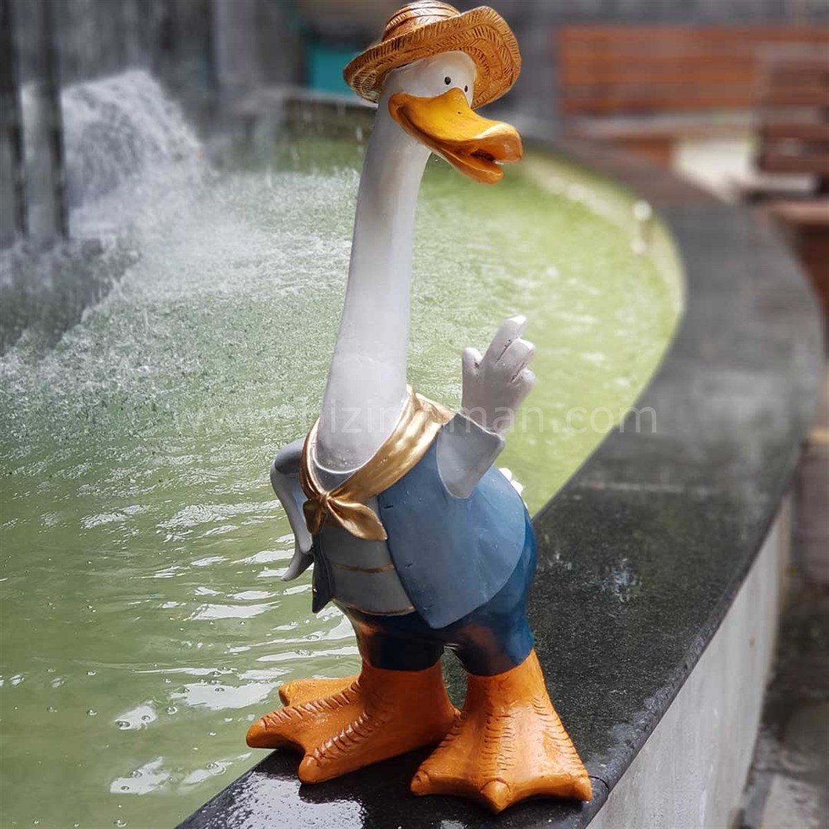 Erkek Ördek Heykeli
