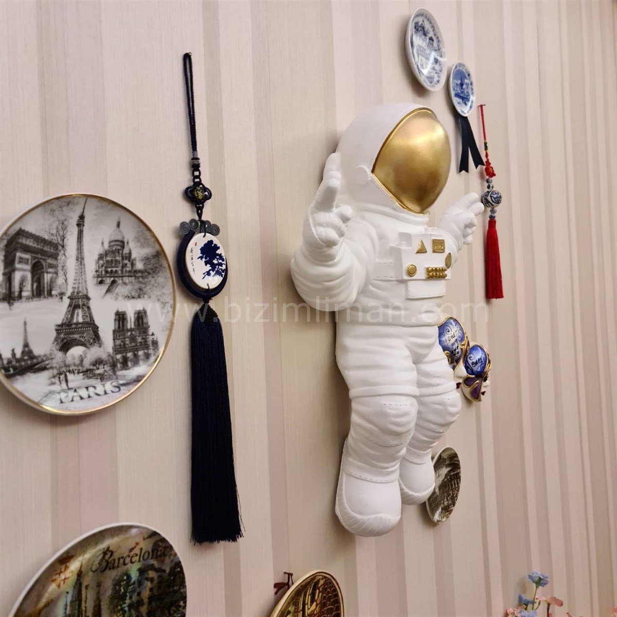 Astronot Biblo Heykel Beyaz Gold