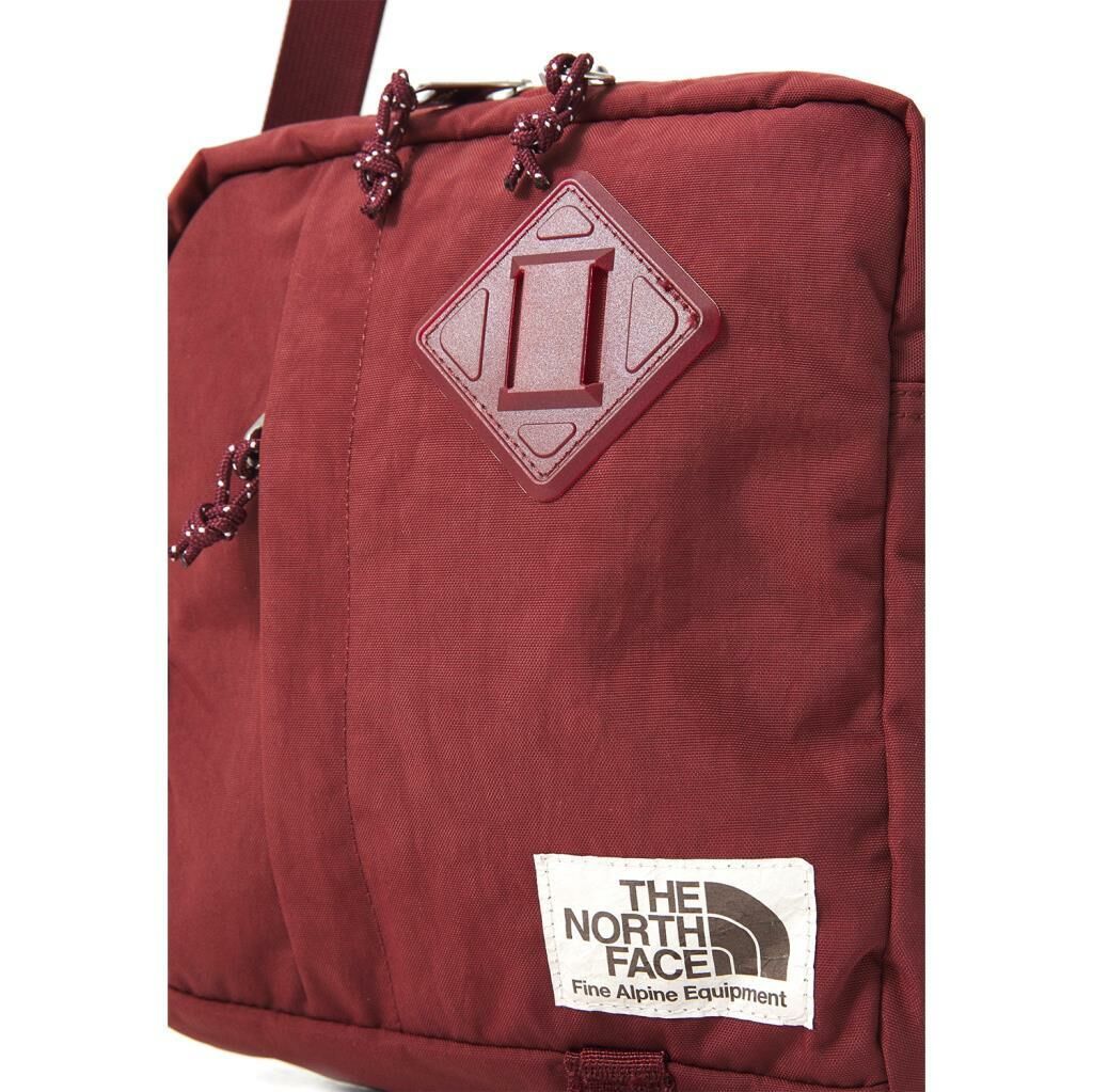 The North Face Berkeley Crossbody Postacı Çantası NF0A52VT82P1