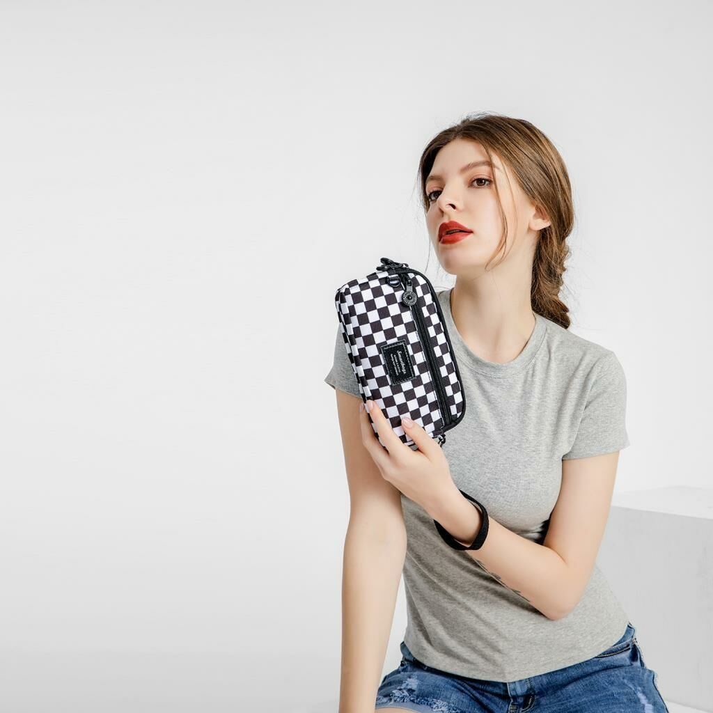 Smart Bags Mini Boy Postacı Çantası ve Cüzdanı Krinkıl Kumaş 1112 Beyaz Damalı