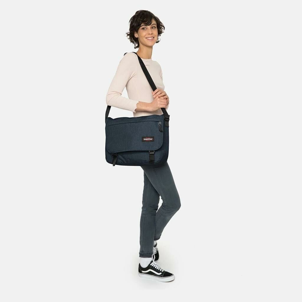 Eastpak Delegate+ Omuz Askılı Postacı Çantası Füme EK00026E26W1