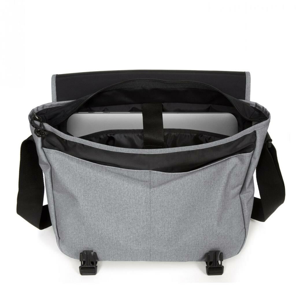 Eastpak Delegate+ Omuz Askılı Postacı Çantası Füme EK00026E3631