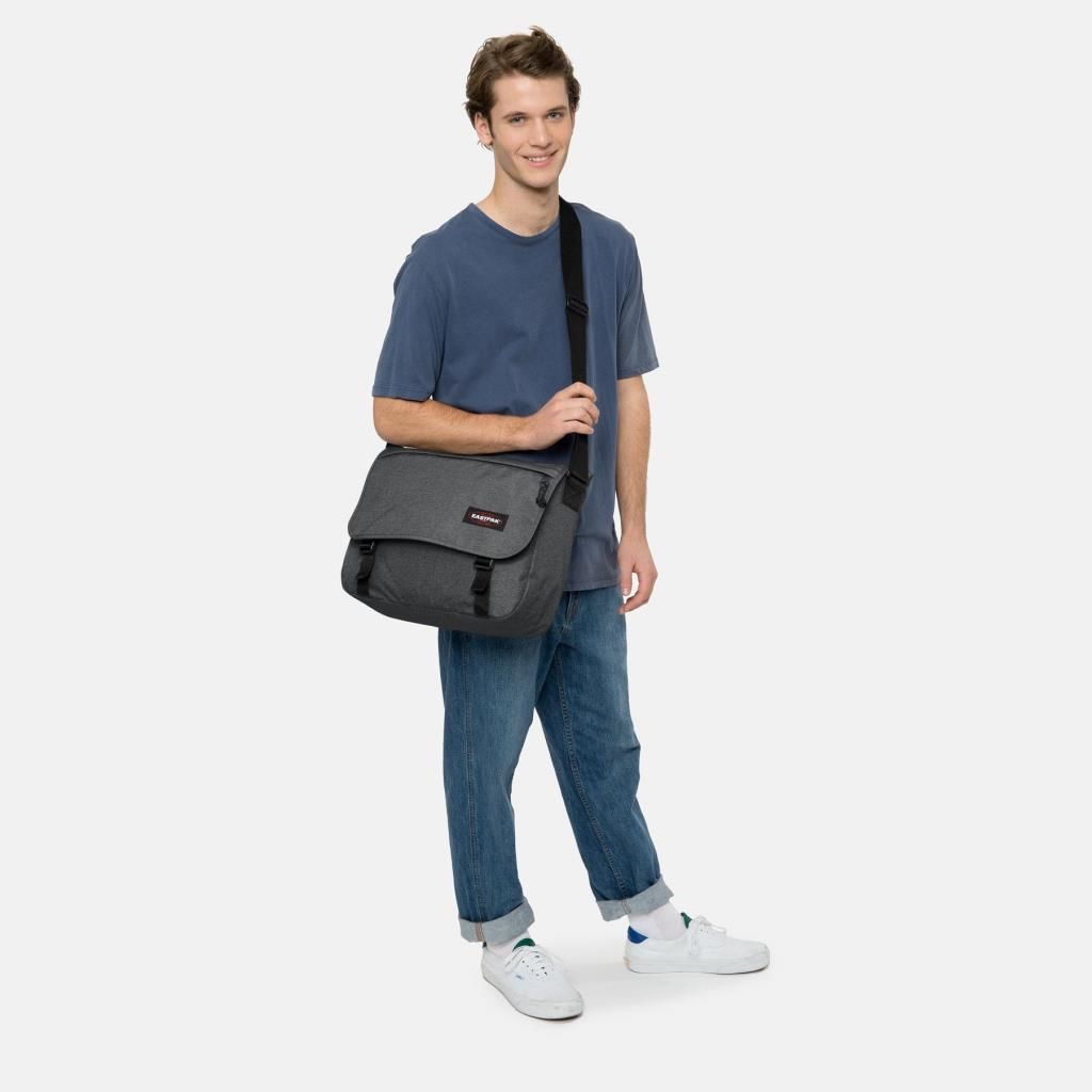 Eastpak Delegate+ Omuz Askılı Postacı Çantası Füme EK00026E77H1