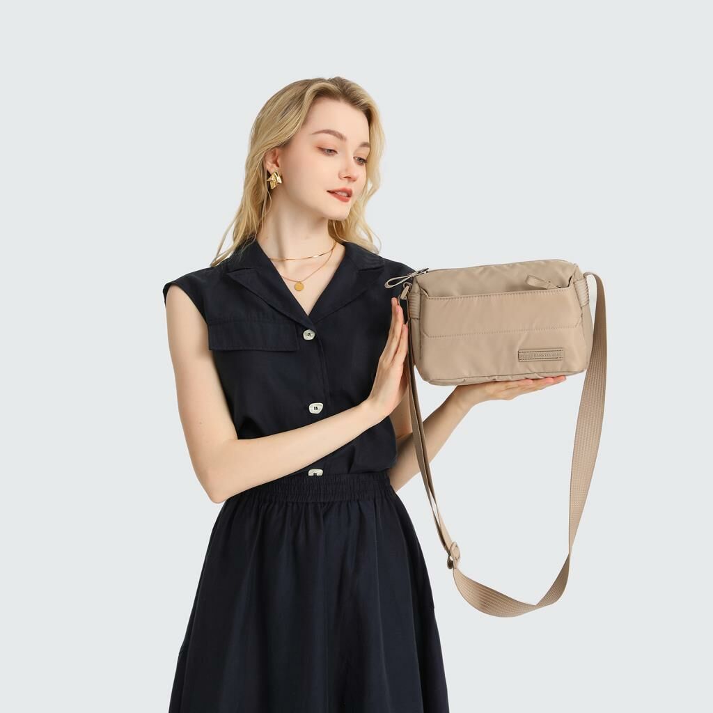 Smart Bags Yumuşak Kumaş Askılı Postacı Kadın Çantası 8728 Camel