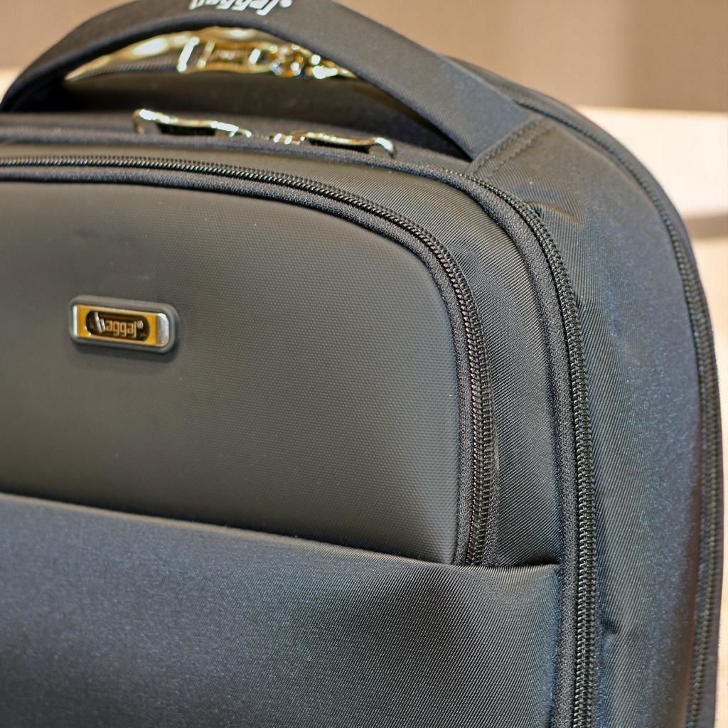 Orta Boy Laptop Gözlü Sert Kasalı Sırt Çantası Baggaj S24132