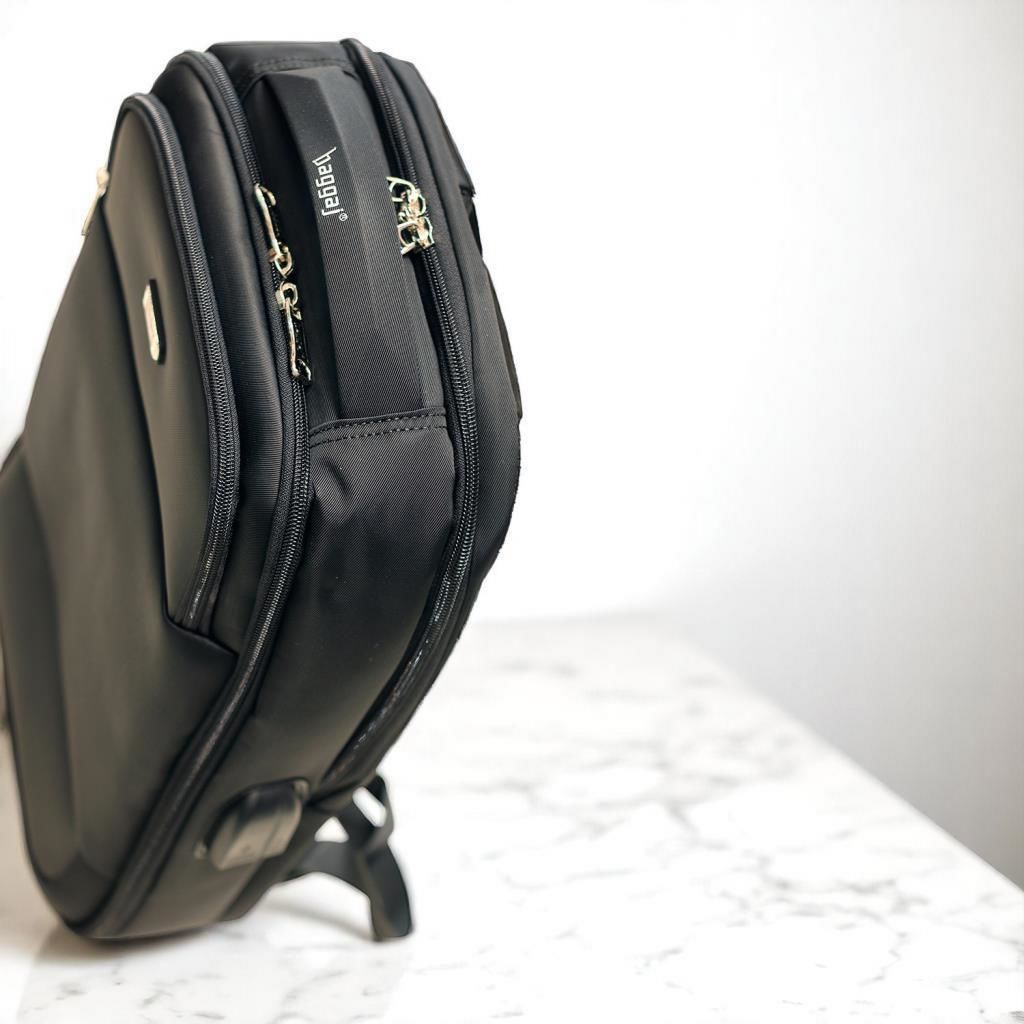 Orta Boy Laptop Gözlü Sert Kasalı Sırt Çantası Baggaj S24132