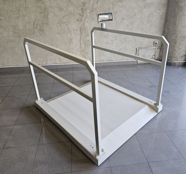 İMMAX Rampalı Tutunma Barlı Diyaliz Baskülü 300 KG 90x110 Cm Şarjlı