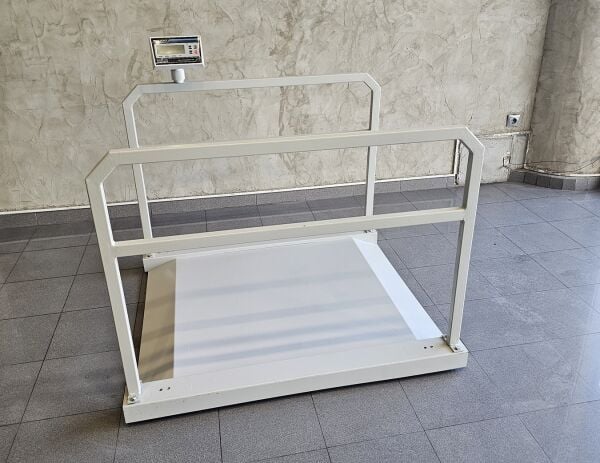 İMMAX Rampalı Tutunma Barlı Diyaliz Baskülü 300 KG 90x110 Cm Şarjlı