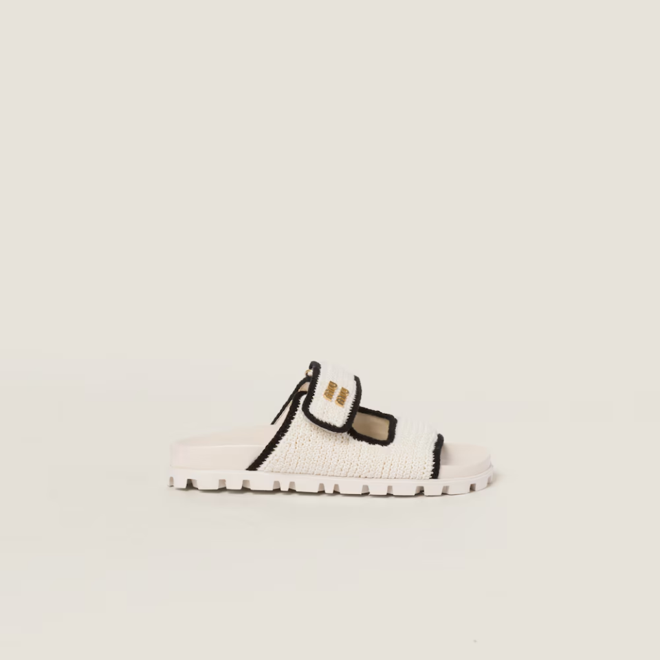 Slip-On-Sneakers im Espadrille-Stil aus Leder mit Plateausohle - Schuhe, Schwarz