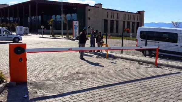 NİCE M BAR 5 METRE OTOMATİK KOLLU BARİYER SİSTEMİ (AKSESUARLI KİT) (PROFESYONEL YOĞUN GEÇİŞE UYGUN)