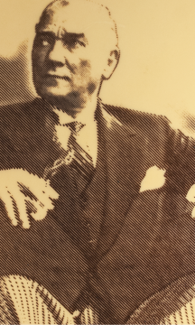 Atatürk koltuğunda