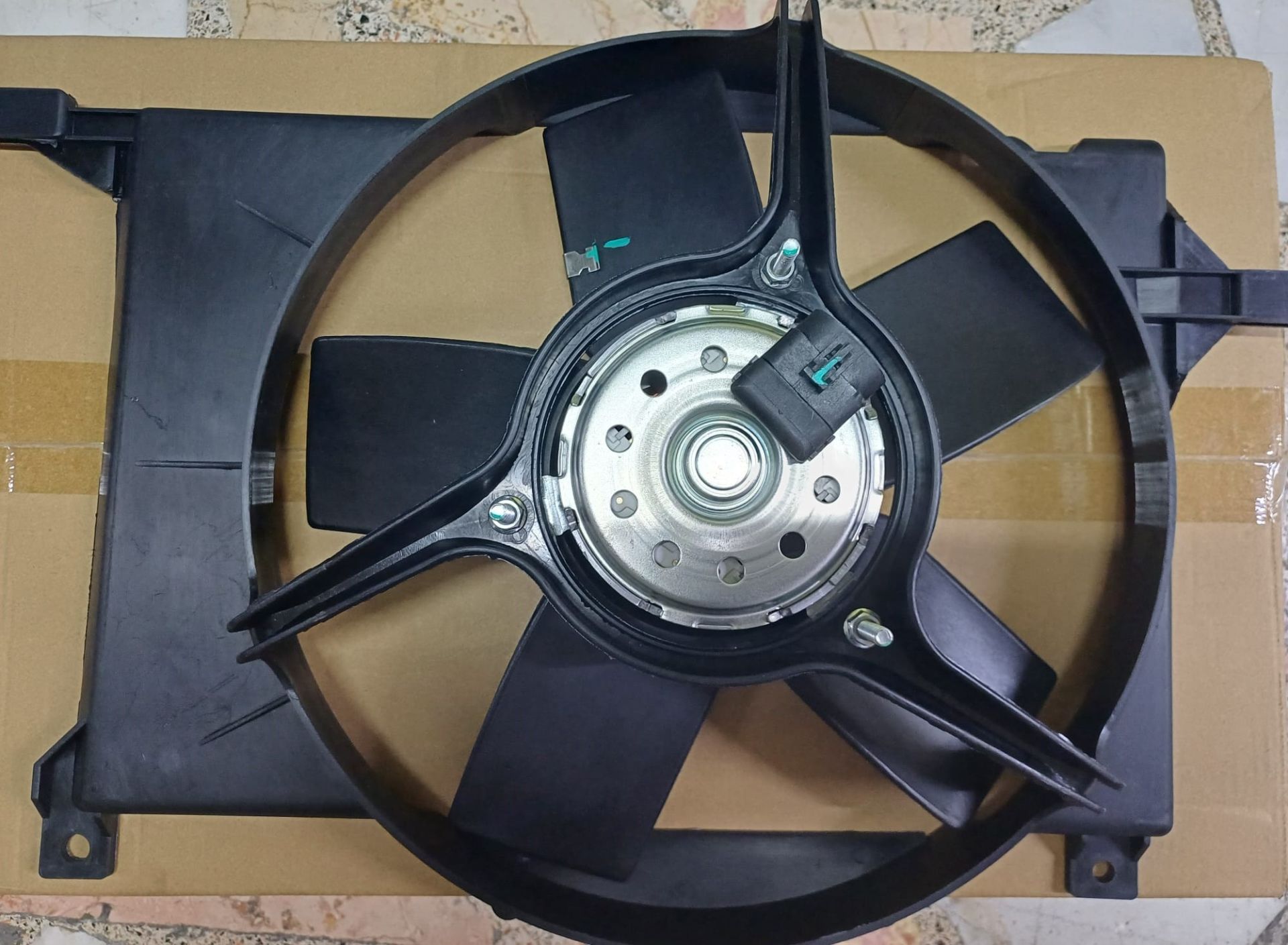 Opel Tigra A Radyatör Fan Motoru Komple