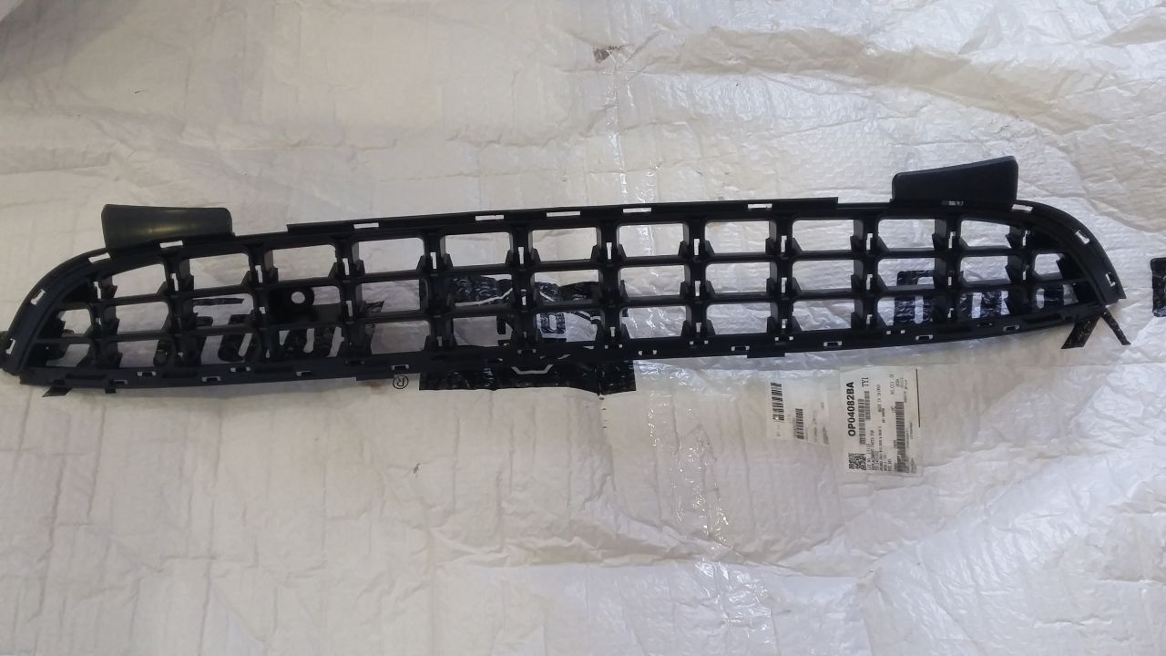 Opel Corsa D Ön Tampon Orta Izgara 2011-