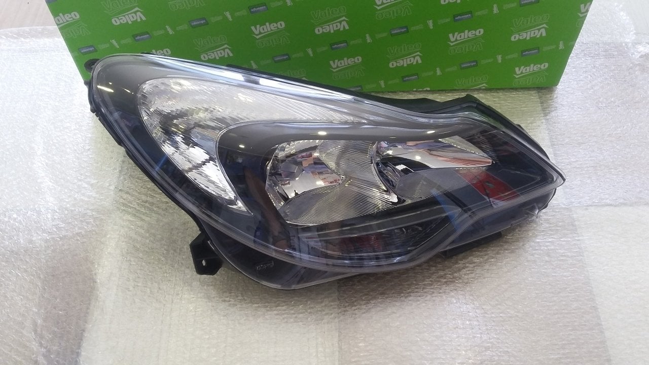 Opel Corsa D Far Sağ Lambası Füme ( Siyah ) 2013 > VALEO Marka