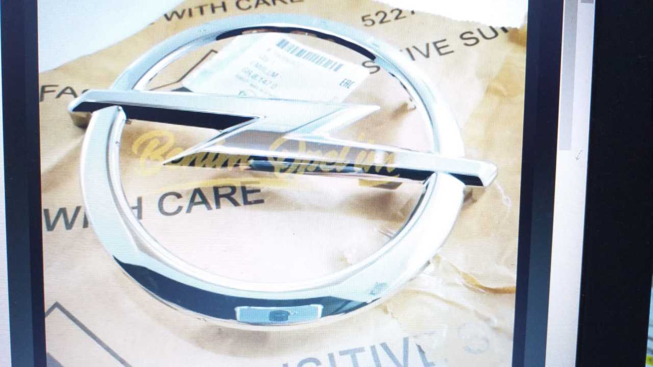 Opel Astra K Panjur Arması Logo