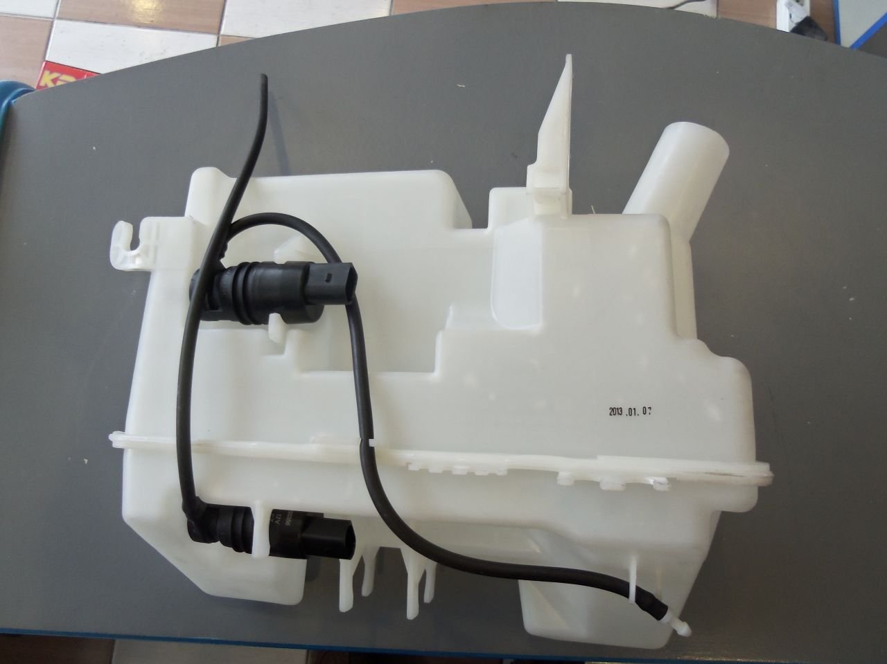 Chevrolet Captiva Silecek Su Deposu ( Far Yıkamasız ) GM
