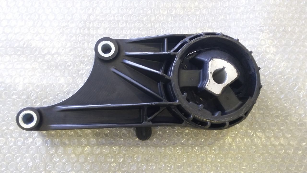 Opel Astra J Motor Kulağı ( Takozu ) Ön