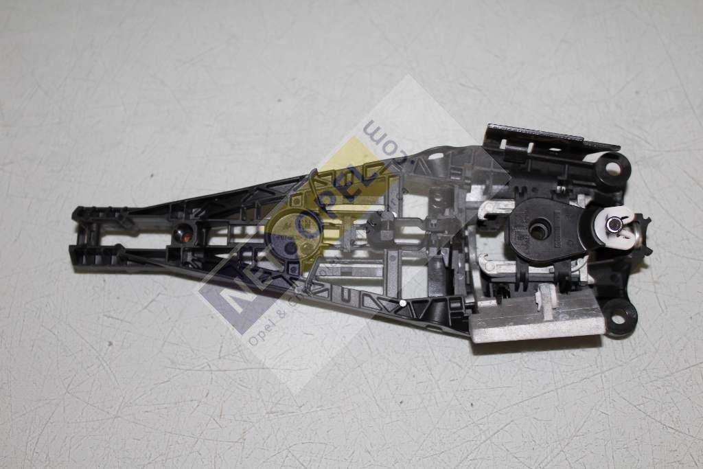 Opel İnsignia Dış Kapı Kolu Braketi Yuvası Ön Sol GM