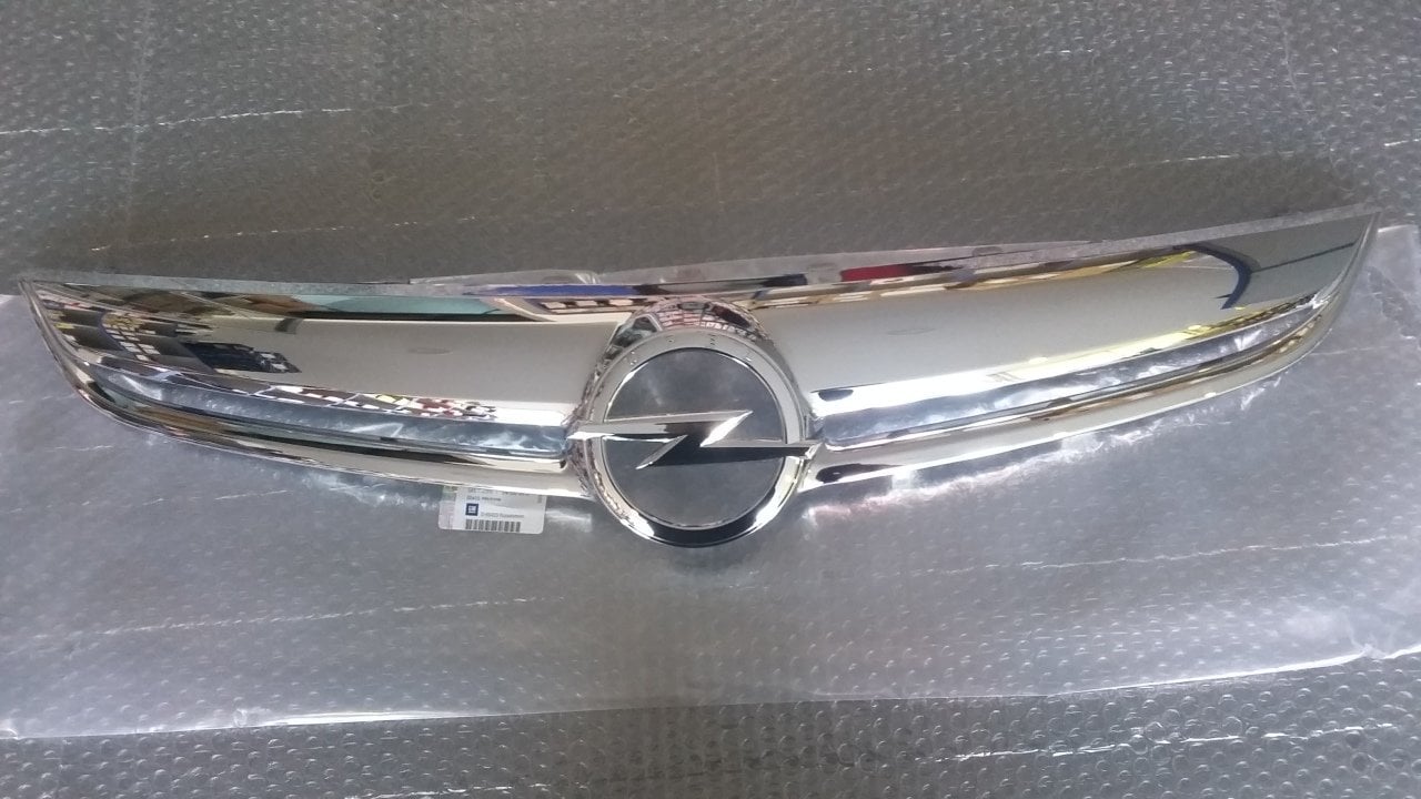 Opel Corsa D Panjur Nikelajı ( Amblem İle ) 2011 >