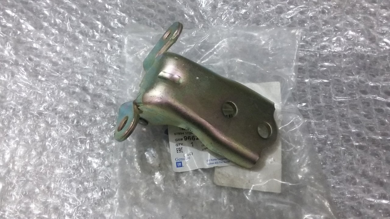 Chevrolet Captiva Kapı Menteşesi Ön Alt - Üst 2007-2015 GM