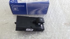 Chevrolet Aveo Cam Açma Düğmesi Sağ 2011-2014 GM