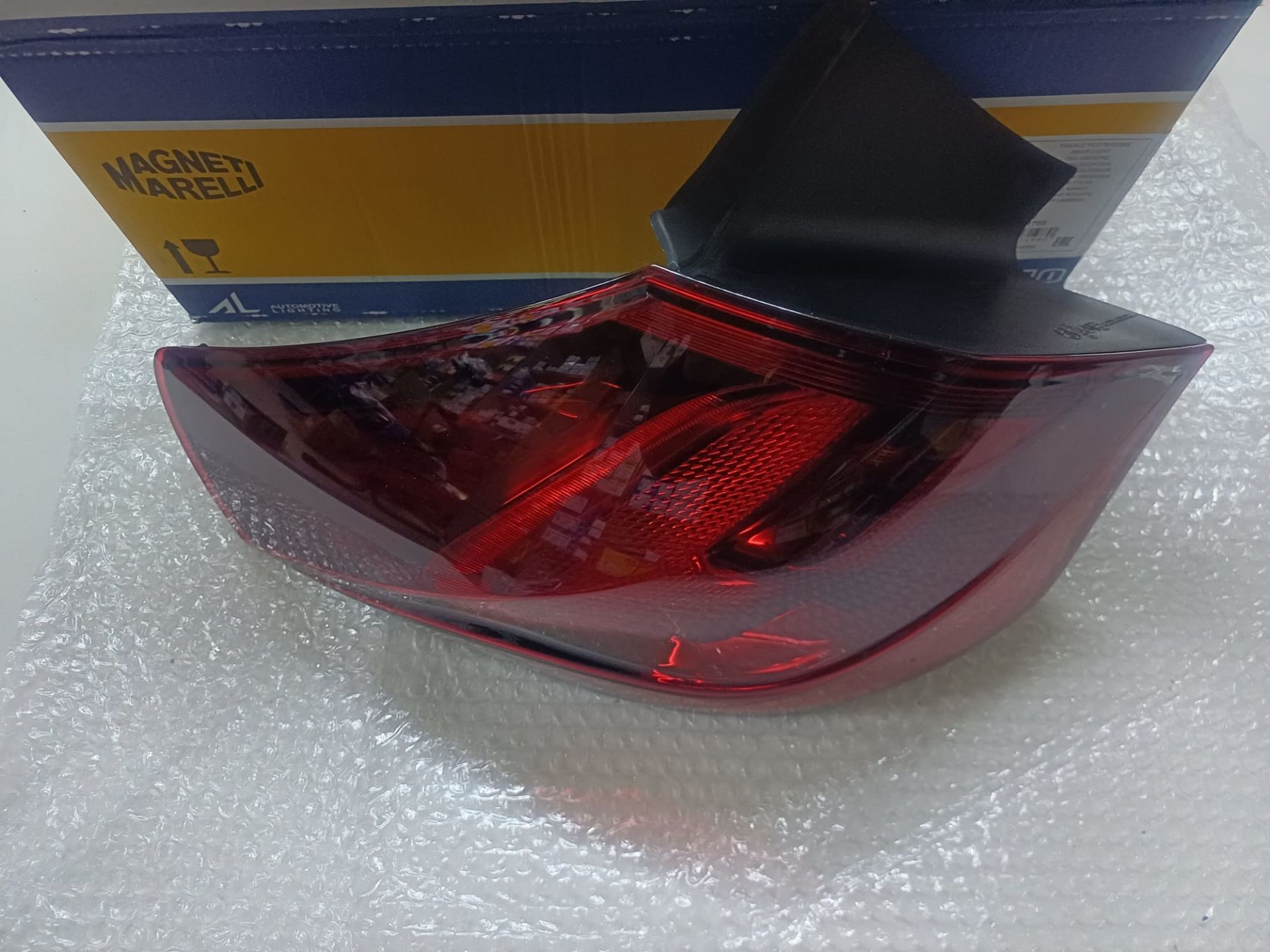 Opel Astra j stop lambası Sol Dış HB ( Füme Koyu ) Orjinal..
