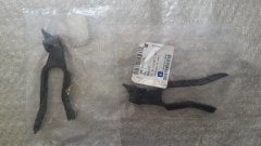 Opel Astra H Radyatör Ayağı ( Lastiğİ - Braketi ) Üst