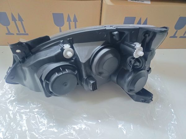 Opel Corsa C Far Lambası Sağ