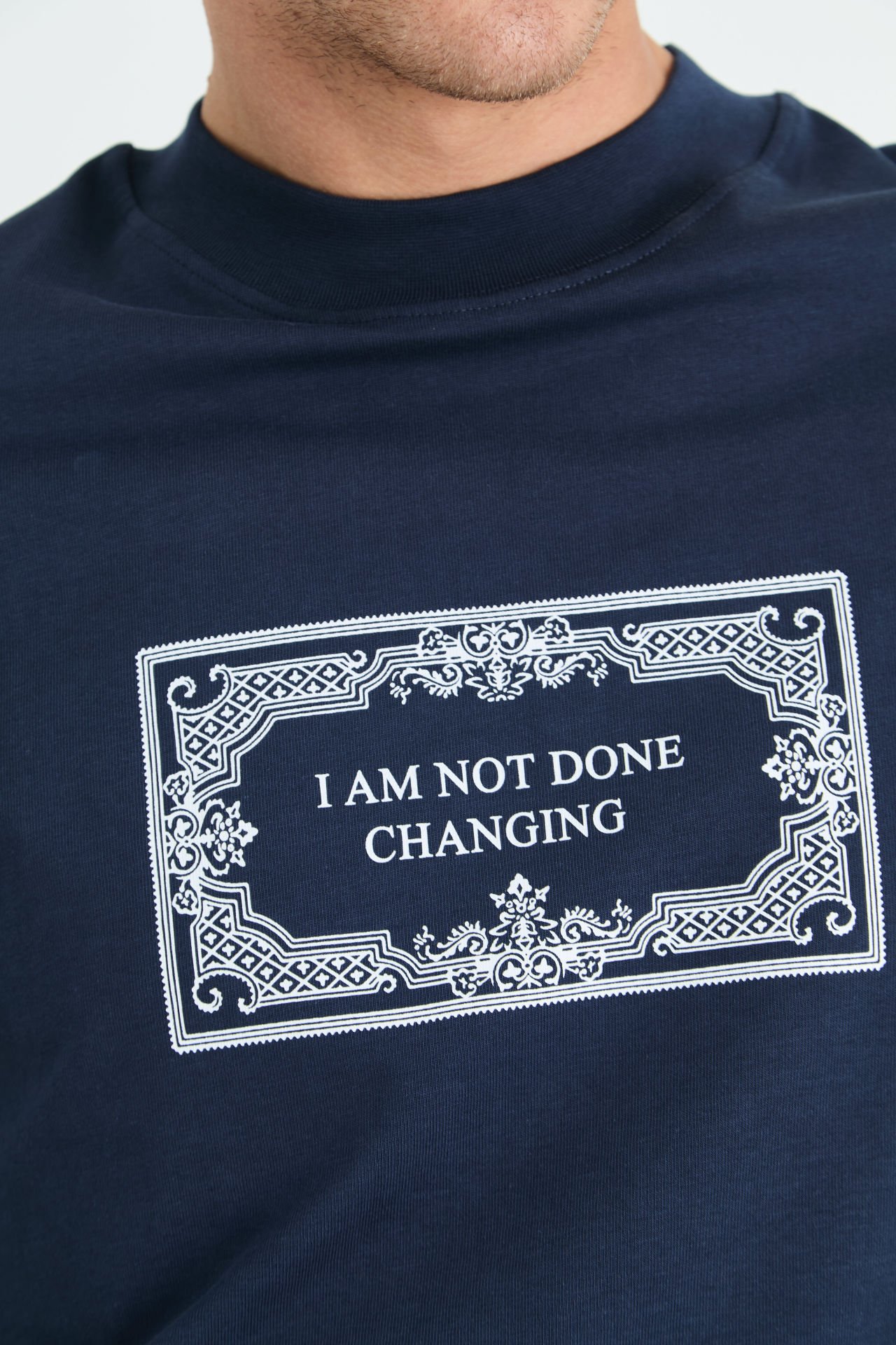 I AM NOT DONE CHANGING Baskılı, Nakışlı %100 Pamuk T-shirt