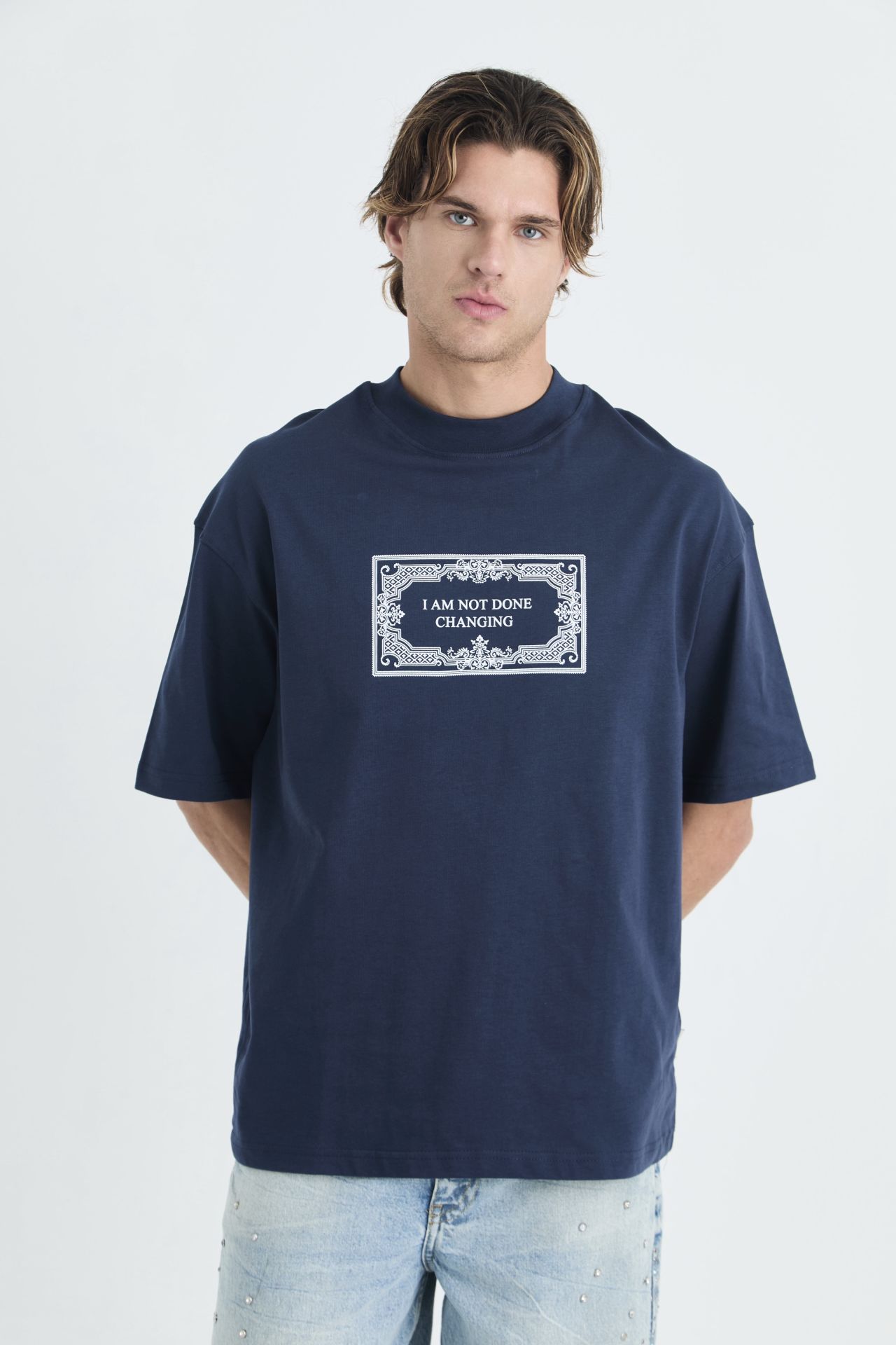I AM NOT DONE CHANGING Baskılı, Nakışlı %100 Pamuk T-shirt
