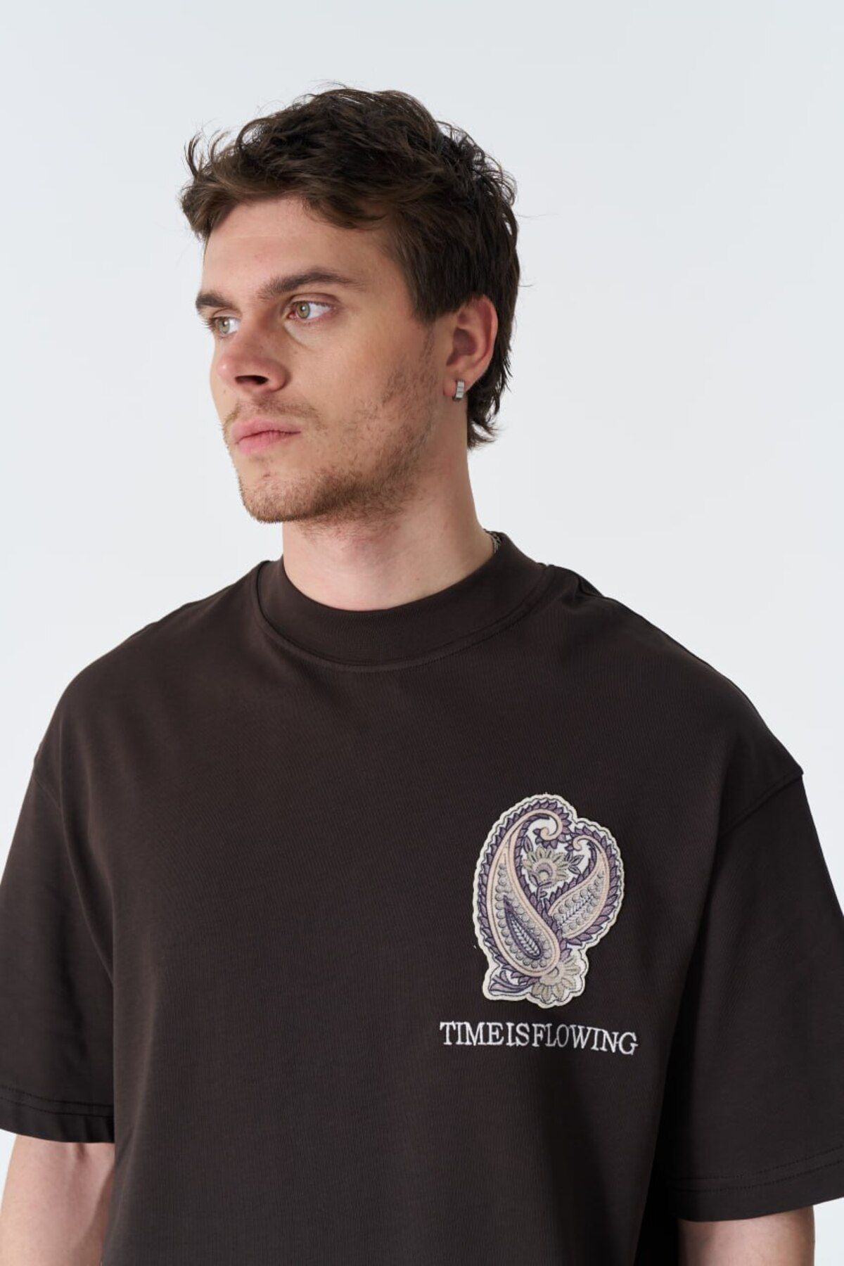 Time Is Flowing Yazılı, Baskılı, Nakışlı %100 Pamuk Oversize Kahverengi T-shirt