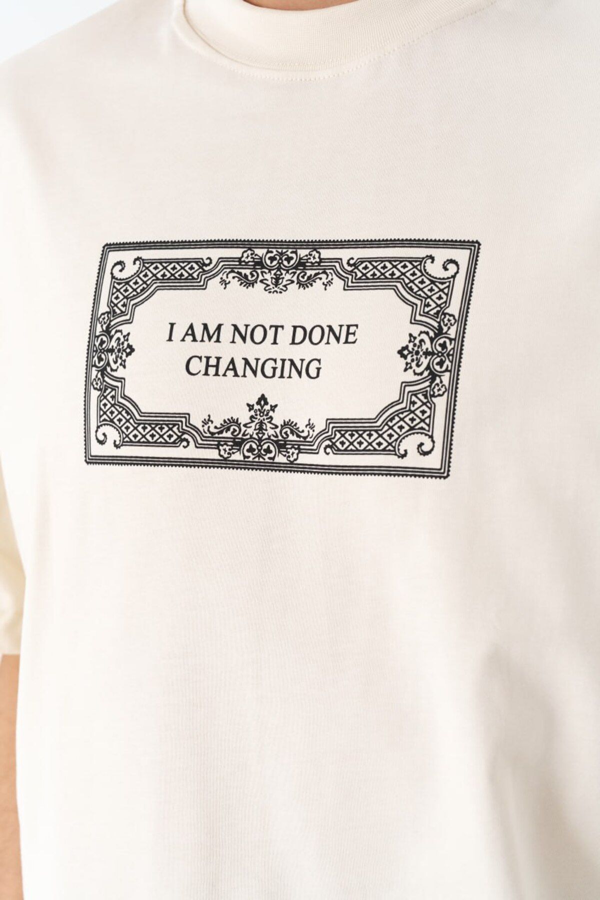 I AM NOT DONE CHANGING Baskılı, Nakışlı %100 Pamuk Ekru T-shirt