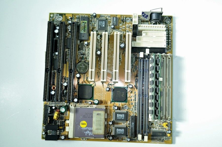 BIOSTAR P1 SOKET 7 MB-8500TTD EDO/SDRAM ANAKART