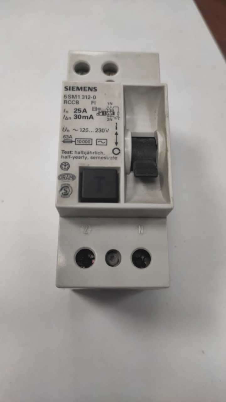 Siemens 5SM1 312-0 Monofaze 30 MA 2 Kaçak Akım Koruma Rölesi