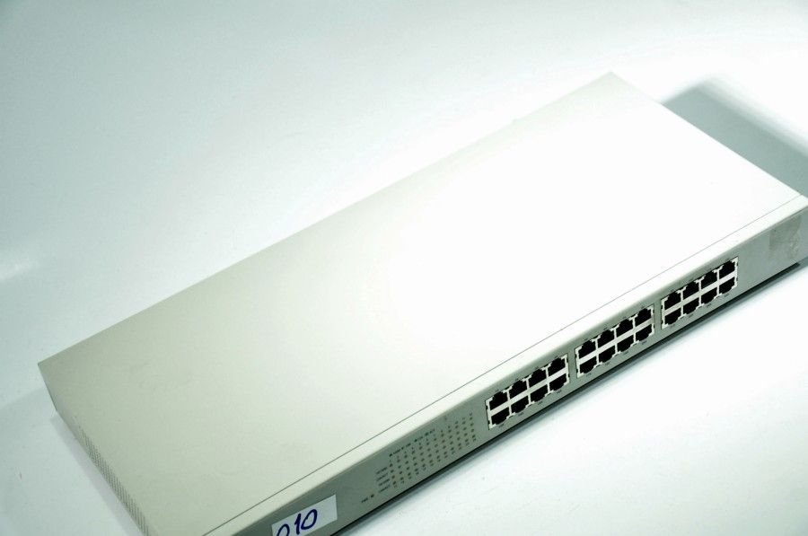 LADOX 10/100 19''  24 PORT SWITCH