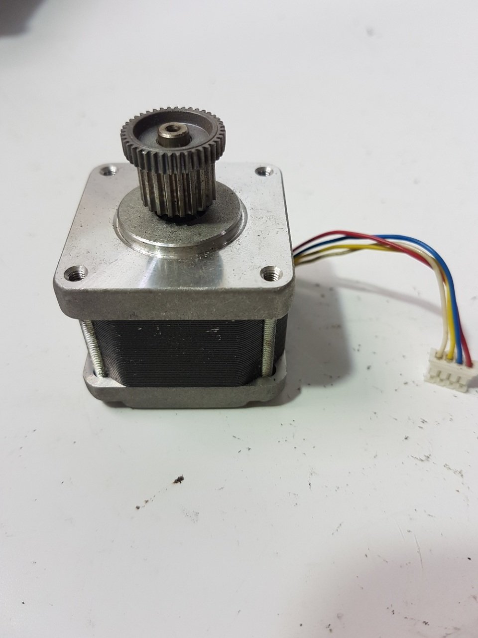 Nema 16 Moons 16HY4401-02N Step motor